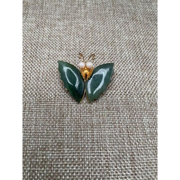 Vintage Carved Jade Butterfly Brooch Pin Gold Tone Pearl Accents - Picture 6 of 6